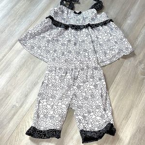 NWOT 2pc black & white baby outfit